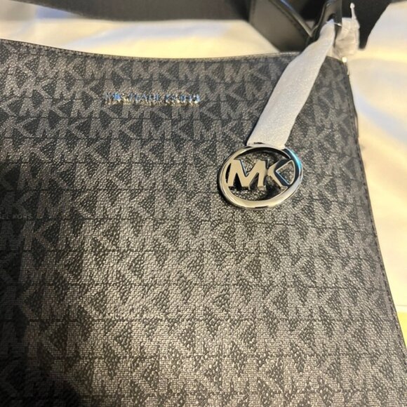 MICHAEL KORS CROSSBODY NWT | Dust Bag and retail store bag included. - Picture 5 of 16